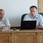 Работать в одном ключе